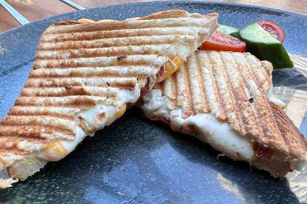 3 Peynirli Tost Tabağı