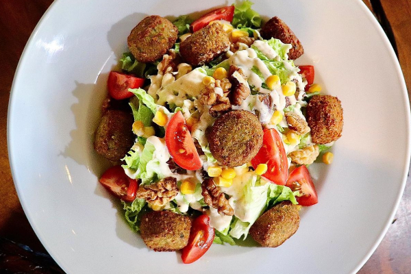 Falafel Salata