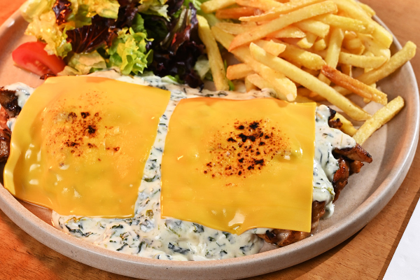 Cheddar Peynirli Ispanak Soslu Piliç But