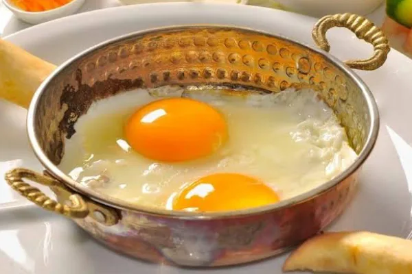 Sahanda Tereyağlı Yumurta