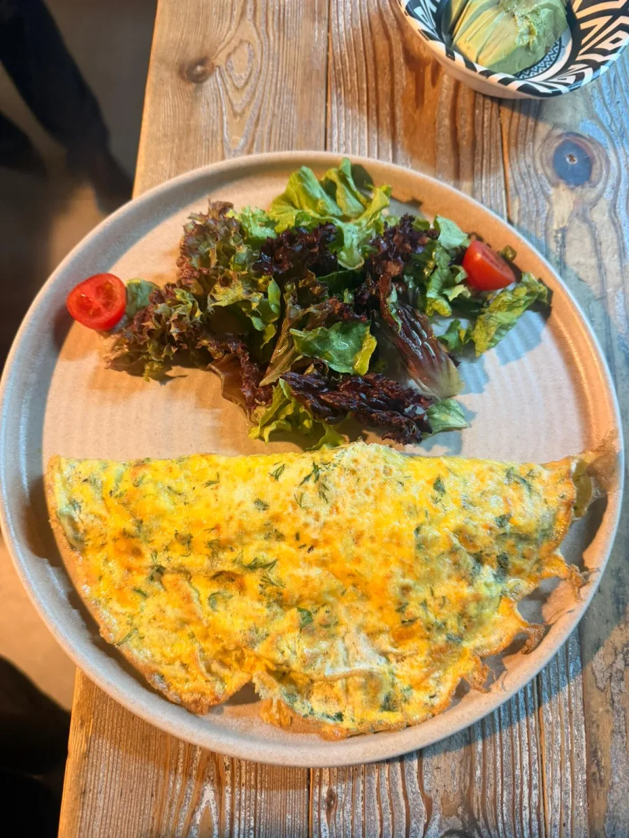 Otlu Peynirli Omlet Tabağı